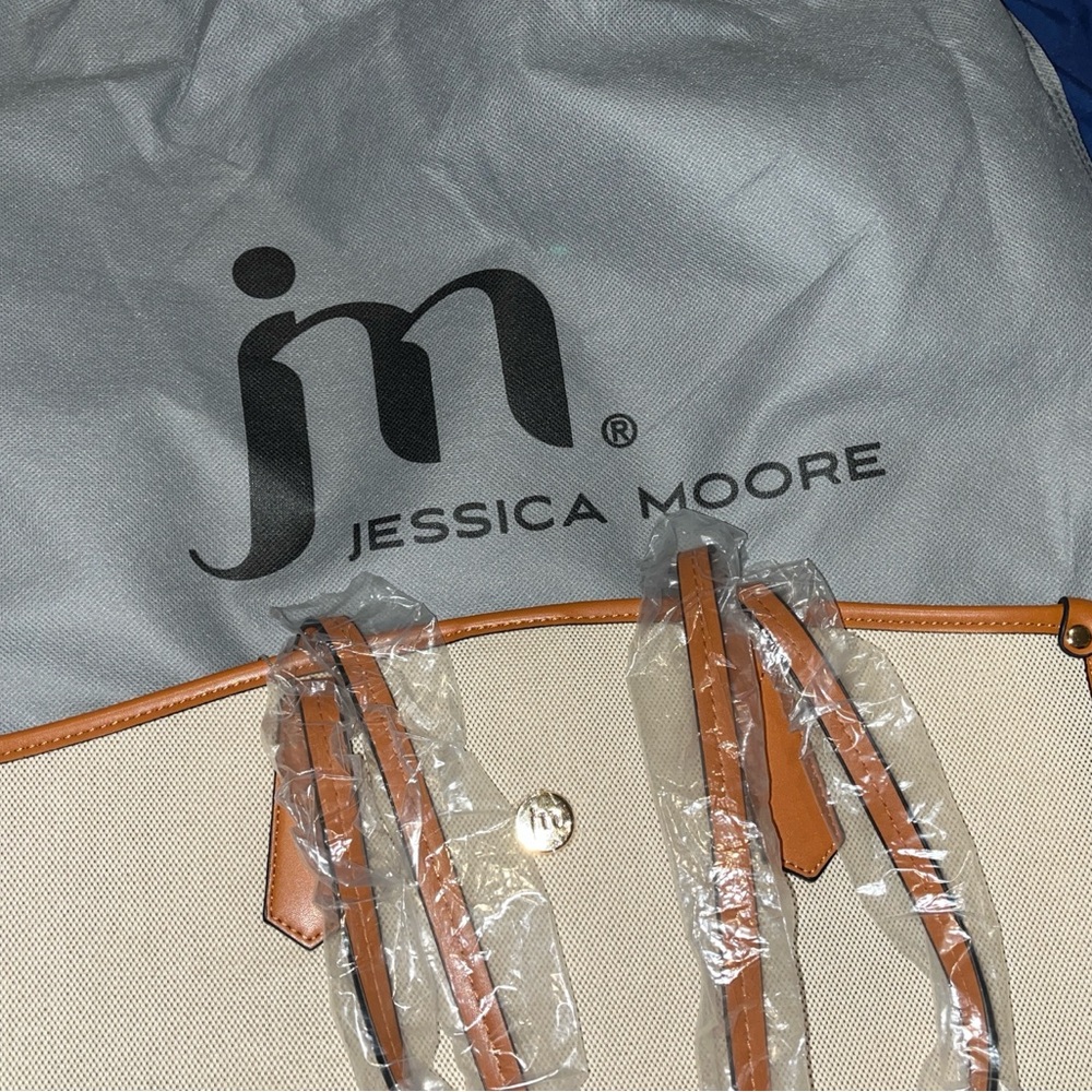 Jessica Moore - Picture 7 of 7